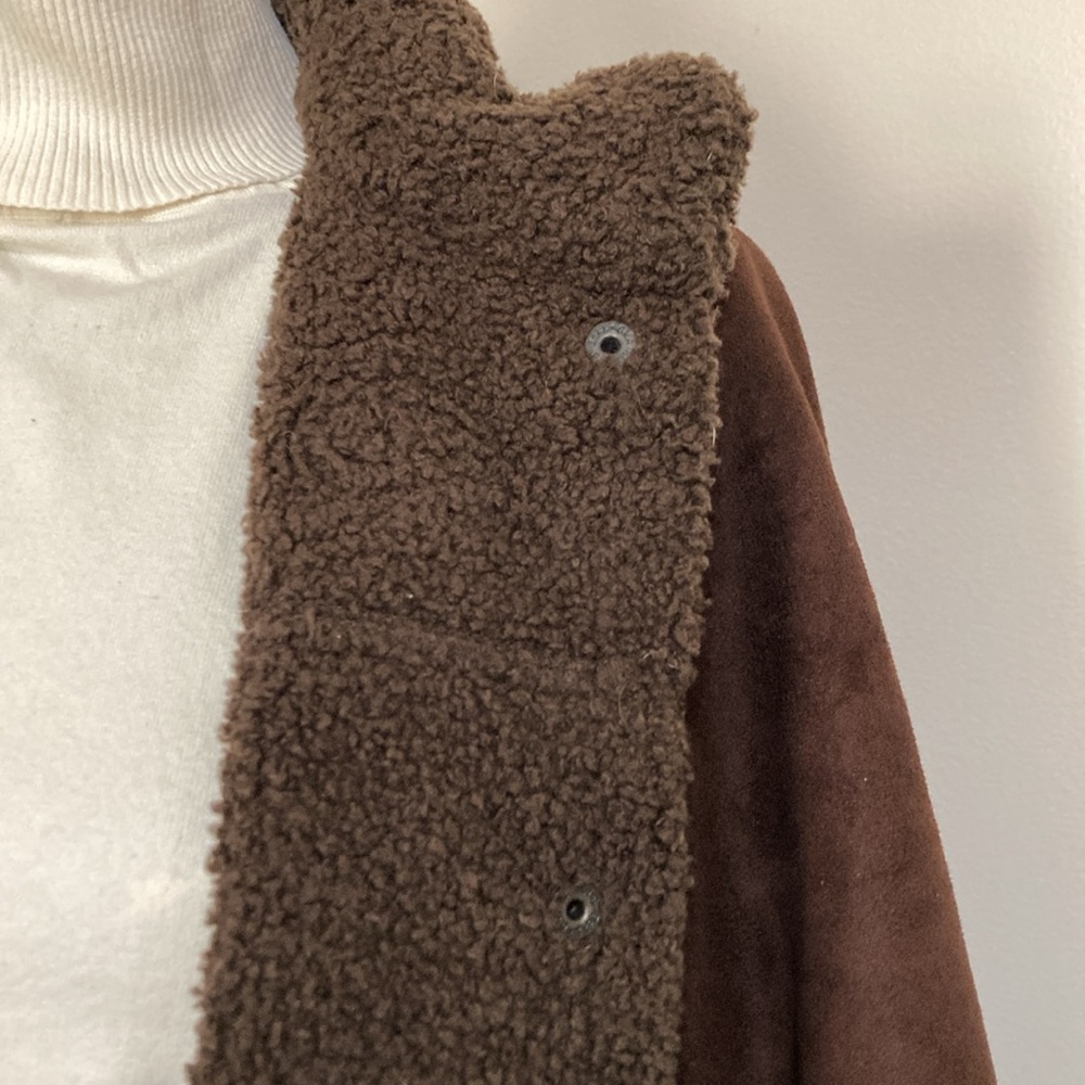 Dk. Brown Talbots, fx. Microsuede, knee length Coat.
Item# FWc1 - Picture 3 of 6